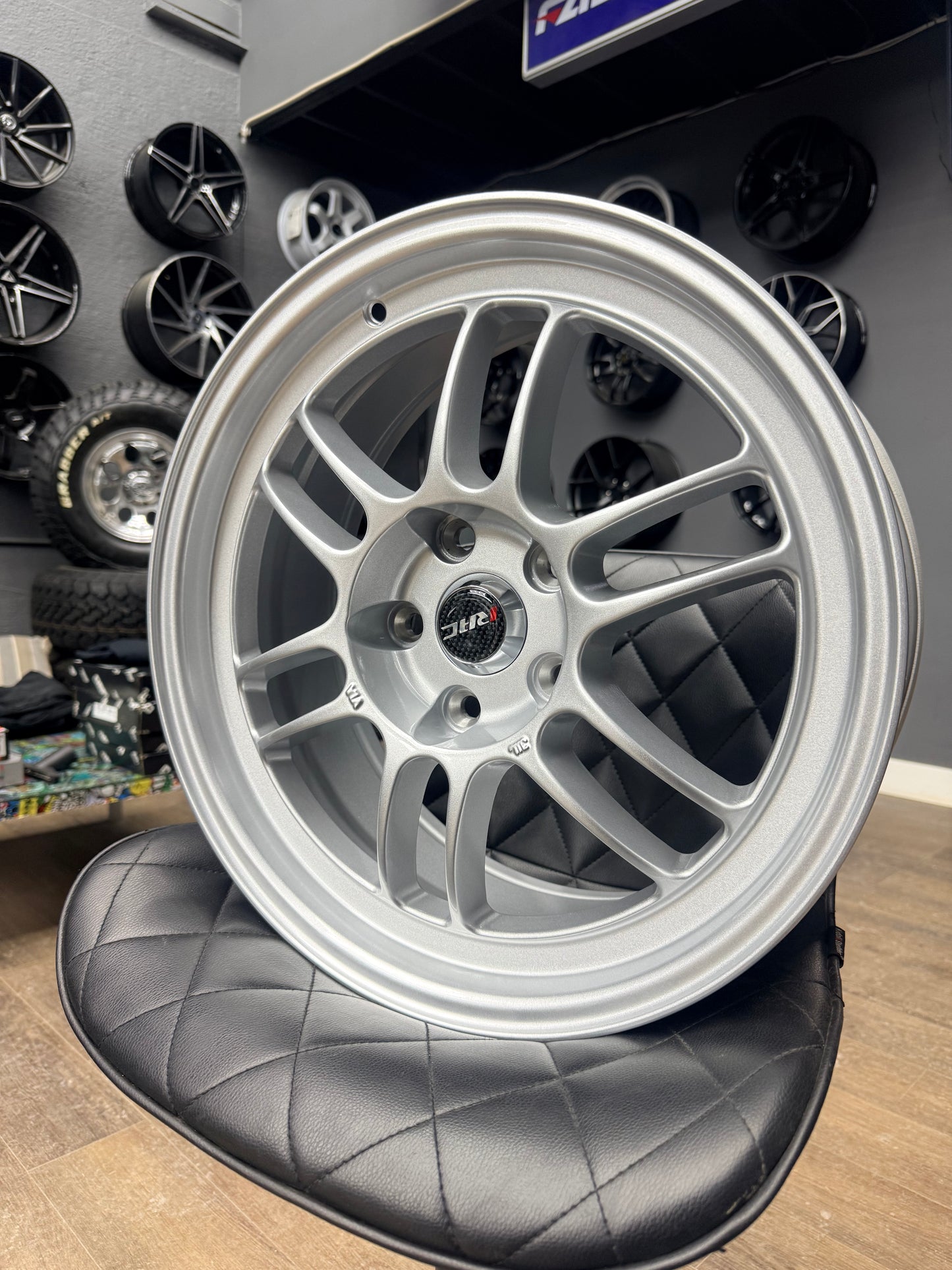 RAC Alloy Rims R18 17x7.5 +40 5x114.3 73.1cb
