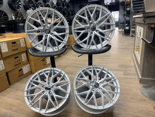 **BLEM SALE** BRAELIN BR10 GLOSS SILVER 18X8 +45 5X114.3 64.1cb